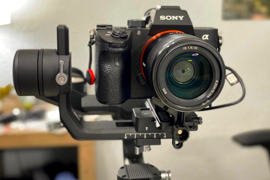 Servicii video profesionale AdPhoto – filmare de nuntă cu echipament Sony pe stabilizator