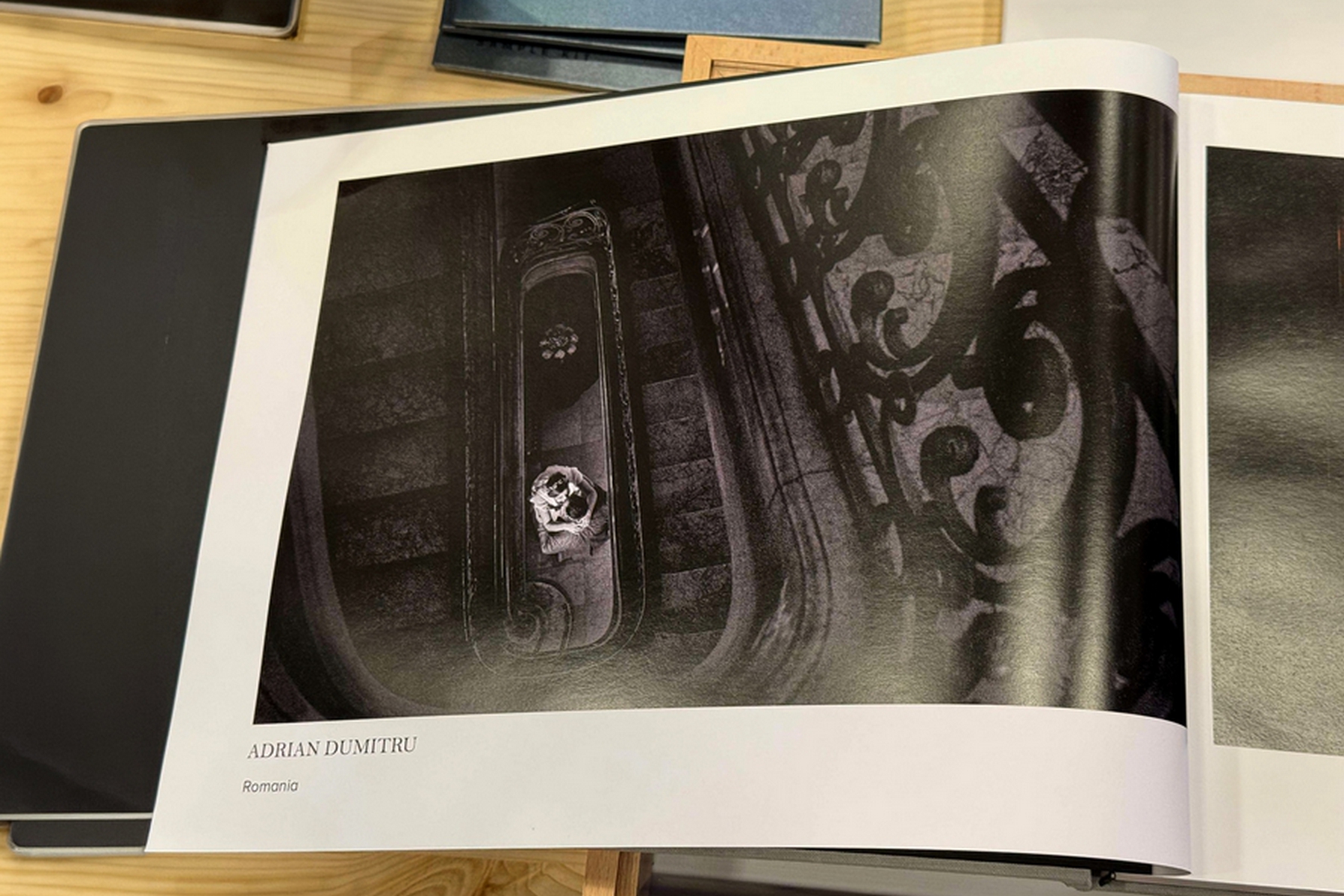 Fotografia lui Adrian Dumitru publicată în albumul Fearless Photographers prezentat la conferința WPPI 2025 Las Vegas